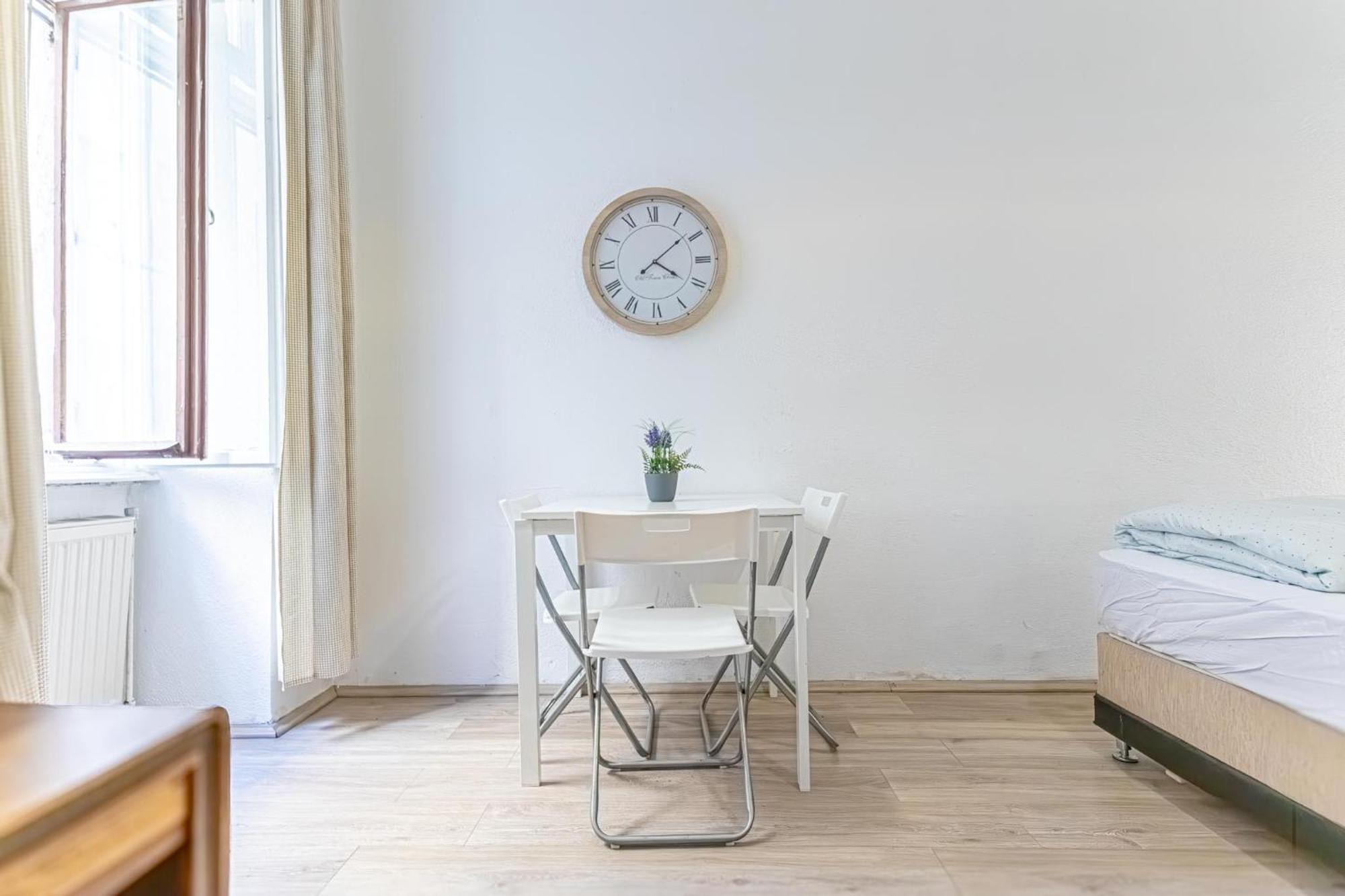Chic Apartment- Suitable For Longstays Near Matzleinsforferplatz Vienna Luaran gambar