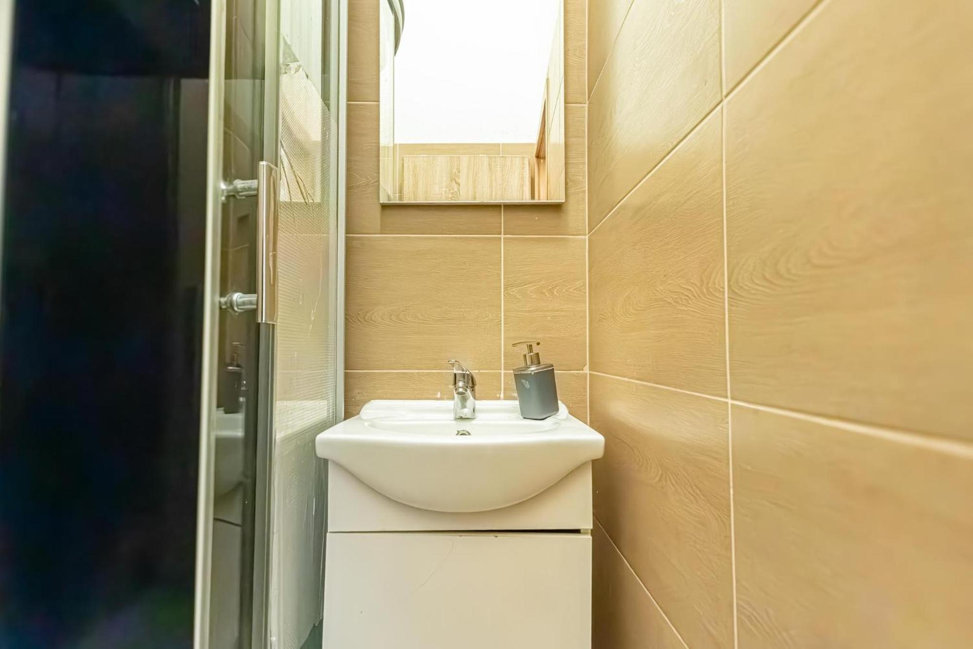Chic Apartment- Suitable For Longstays Near Matzleinsforferplatz Vienna Luaran gambar